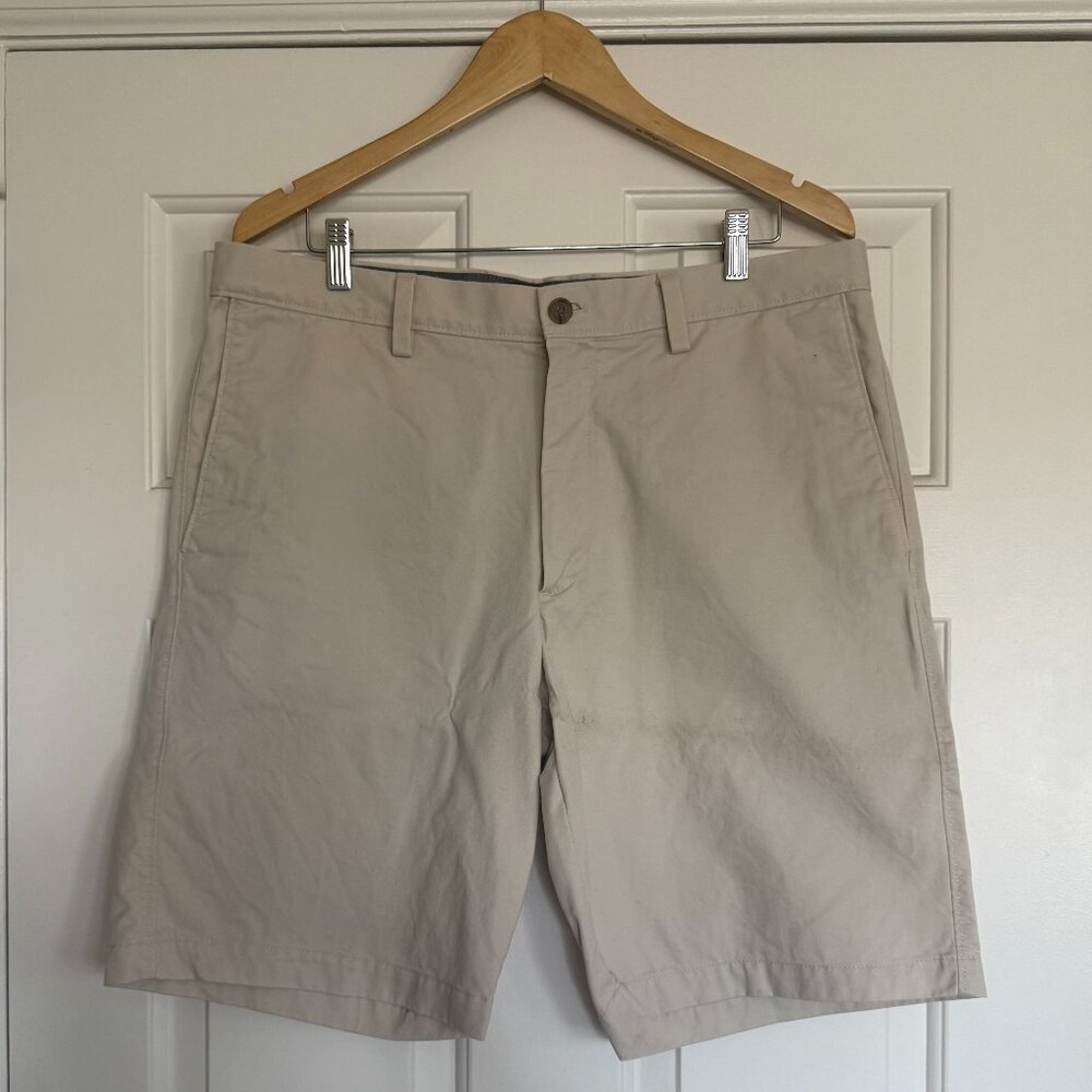 Banana Republic Men’s Chino Shorts – Size 36 (Beige)